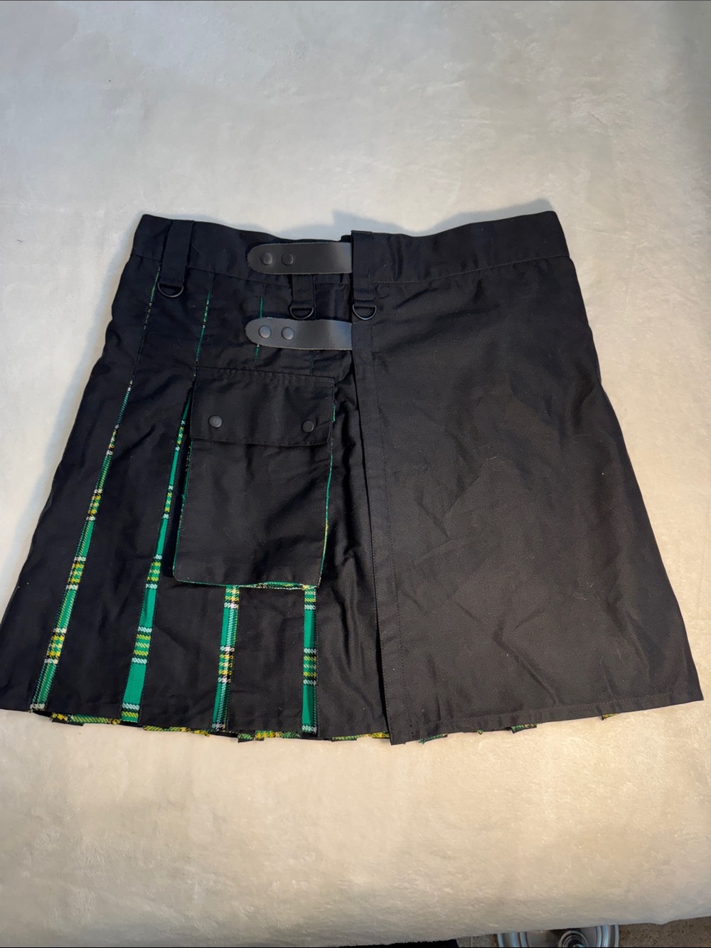 Men’s Irish green tartan kilt. Size 44.